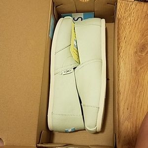 Brand New Mint Green Classic Toms
